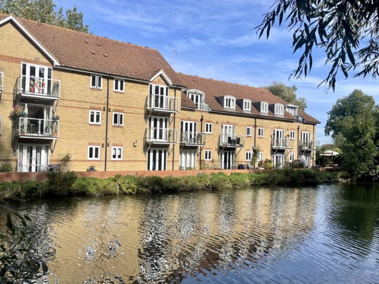 Riverside Court, Cambridge Road